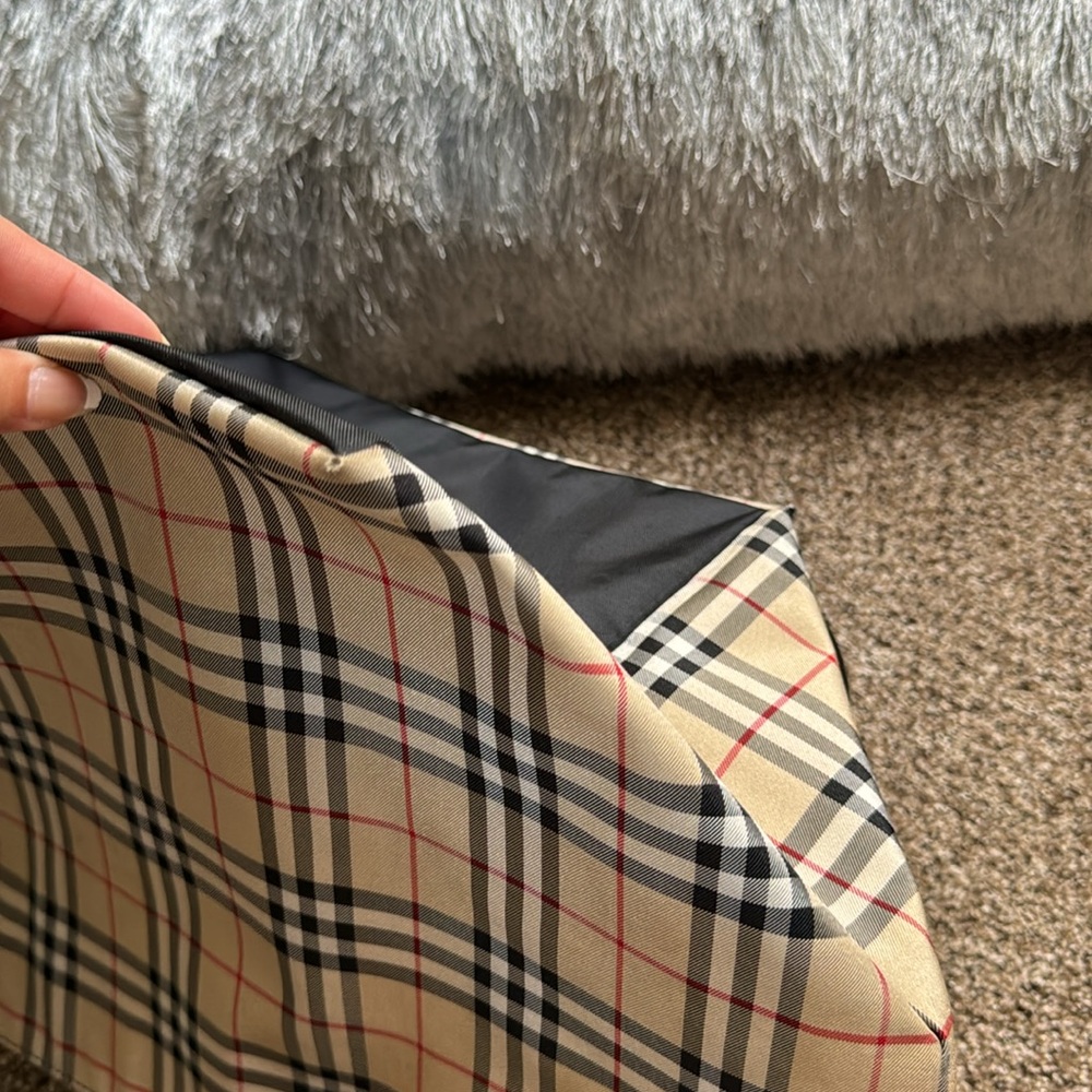 Authentic Burberry Beige Checkered Women's Tote Bag - Picture 10 of 16